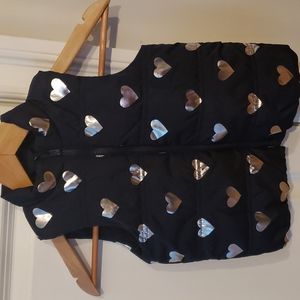 Gap Navy blue puffer vest with foil silver hearts throughout, size 4T